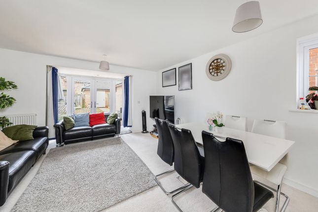 12 Plover End, Didcot photo 2