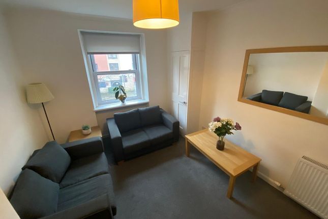 Flat to rent in Potterrow, Newington, Edinburgh