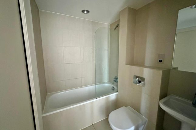 Apt 2702, Leeds photo 5