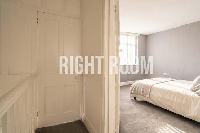 14 Ampthill Road, Southampton photo 3