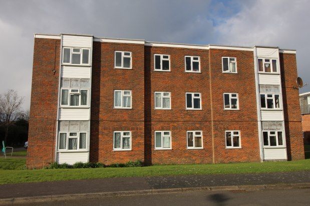 Thumbnail Flat to rent in Charles Avenue, Chichester