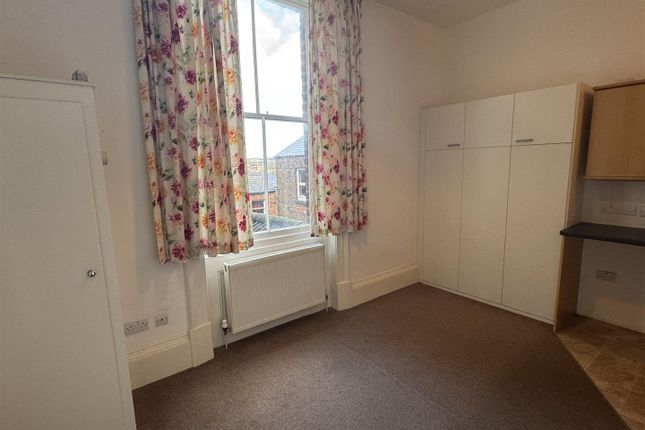 Imperial Apartments, Flat 4, 9, Ramshill Road, Scarborough photo 3