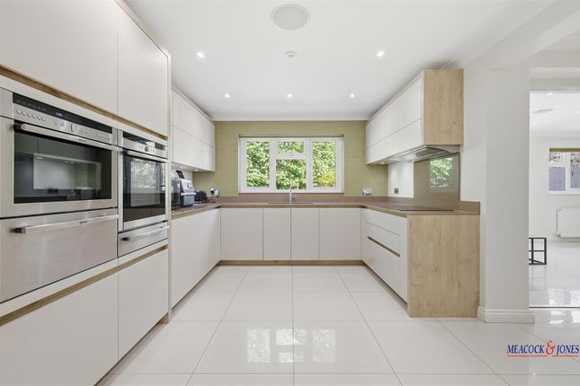 Bransbury, 38, Longaford Way, Brentwood photo 4