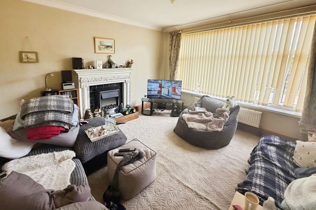 1 & 1a,, Peaks Avenue, Grimsby photo 4