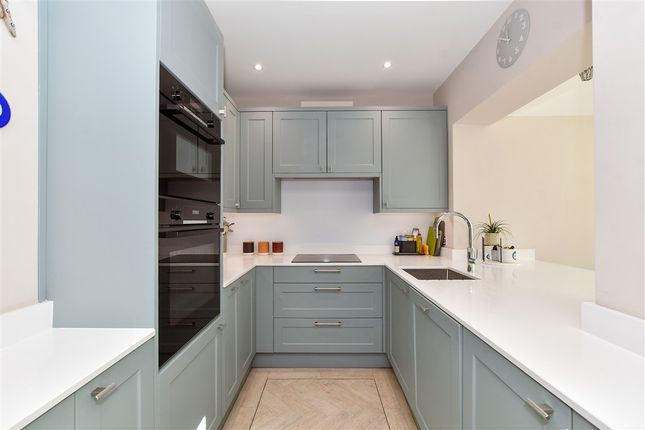 Loughton Way, Buckhurst Hill photo 2