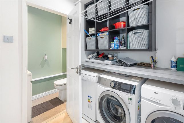 21, Lairdale Close, London photo 5
