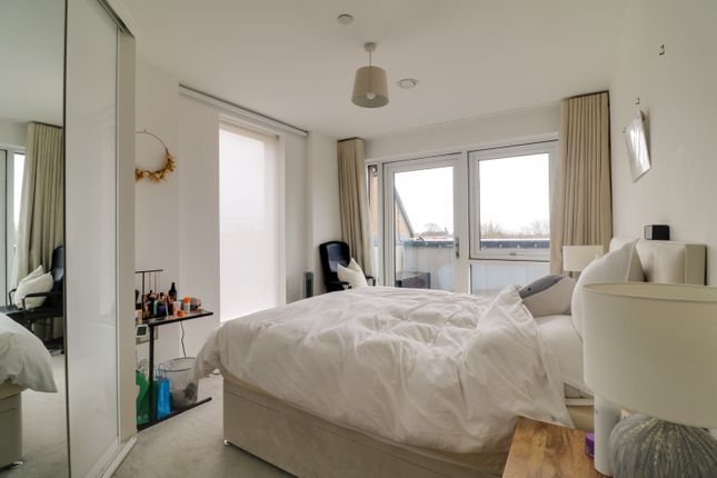 Flat to rent in Stanhope House, 6 Quayle Crescent, London