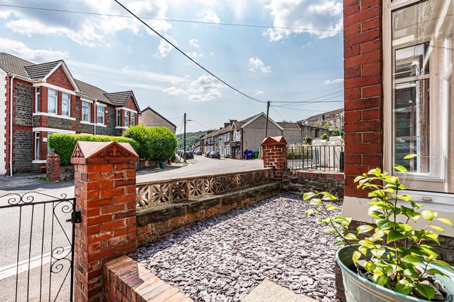 2 Park Crescent, Pontypridd photo 2