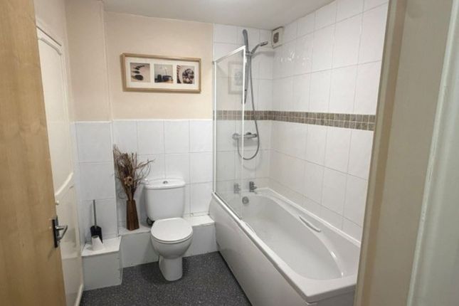 Flat 1, 117, Queen Street, Leeds photo 3
