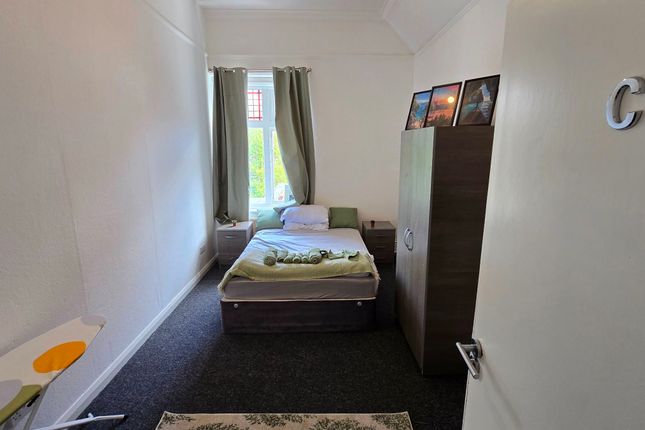 14-bed house on 68 Daisy Bank Road, Manchester, £775/mo