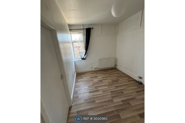 Flat, St Jamess Road, Croydon photo 5