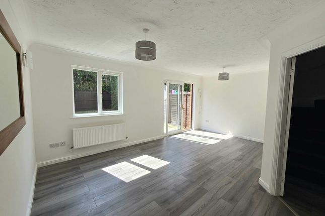 32 Llys Eglwys, Bridgend photo 2