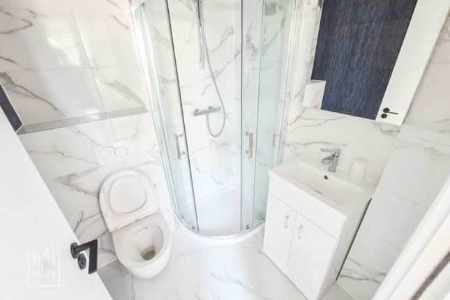 Room 2 21, Park Road, Greater London photo 4