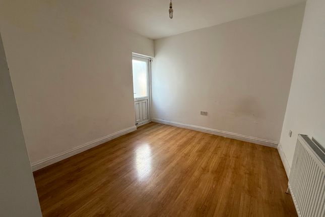 69 Fenlake Road, Bedford photo 4