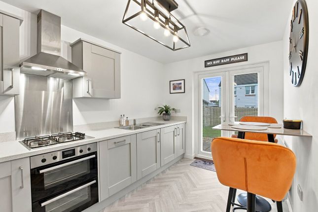 19, Armour Grove, Irvine photo 3