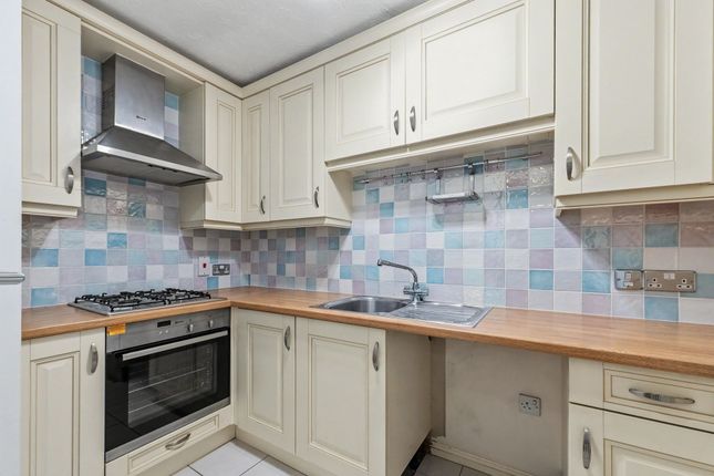 Flat 8, Vienna Court Vesey Close, Farnborough photo 3