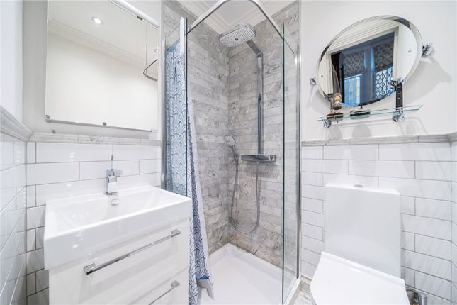 Flat for sale in Holland Park Gardens, London