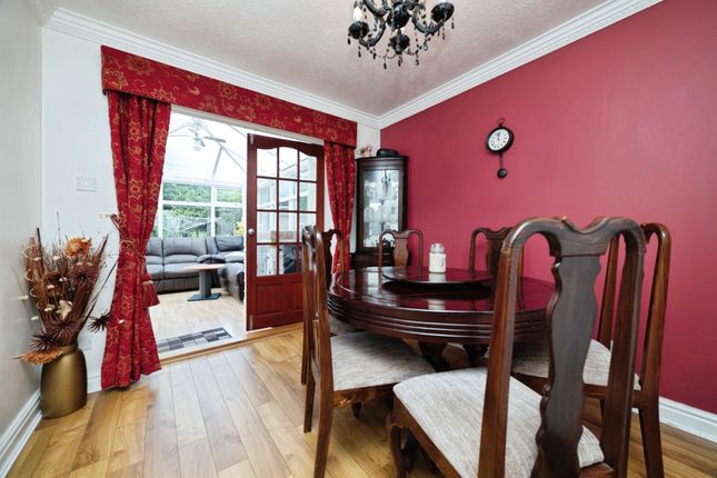 21, Heather Close, Hull photo 4