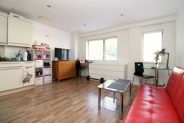 Flat to rent in Westferry Road, London