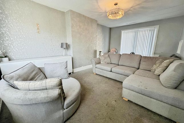 29, Grove House Road, Bradford photo 3