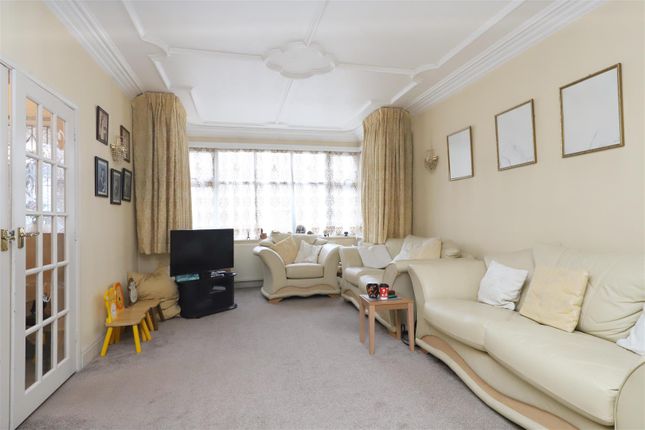 107, Woodcock Hill, Harrow photo 2