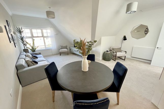 Flat 32 Renaissance, 2-4 Sandbanks Road, Poole photo 2