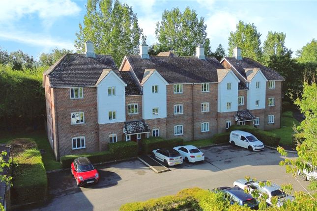 Thumbnail Flat for sale in Mallard Way, Aldermaston, Reading, Berkshire