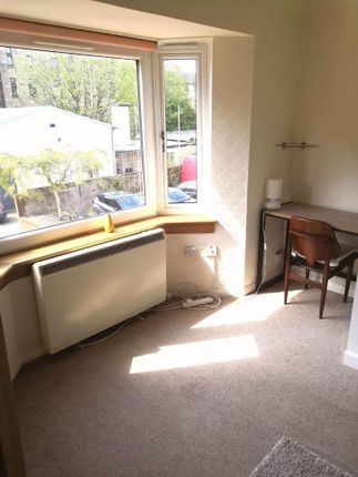 3 Bedroom Flat To Let, Leyden Court, West End photo 4