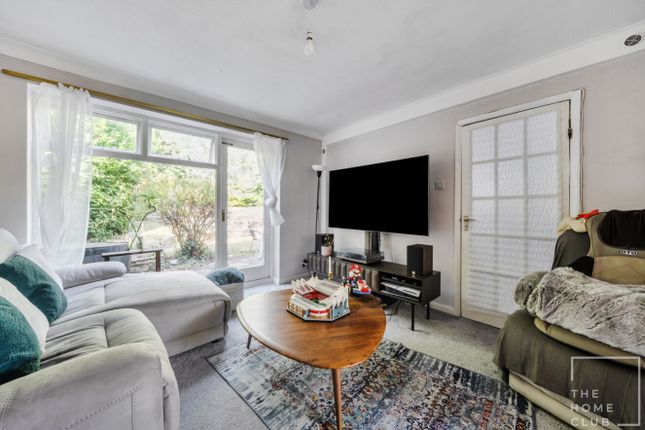 2, Kingswood Close, Guildford photo 3