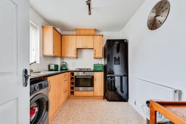 Flat 1, 36, Piernik Close, Swindon photo 2