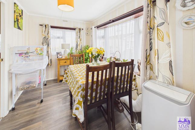 141, Kingsmead Park, Rochester photo 4
