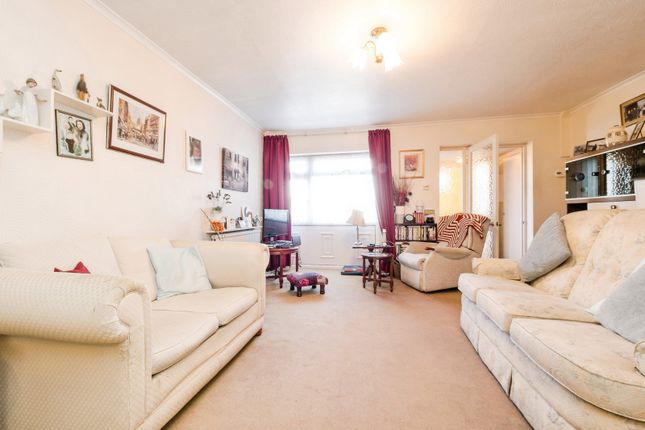 176, Ashurst Drive, Ilford photo 2