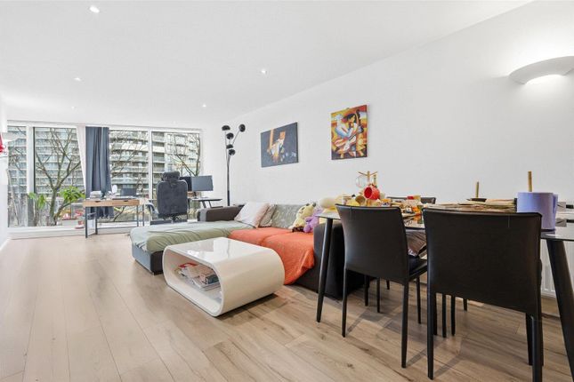 1-bed flat on 11, Alaska Apartments,, Newham, £350,000