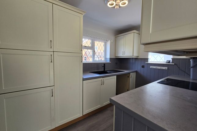 29 Dukes Orchard, Bexley photo 2