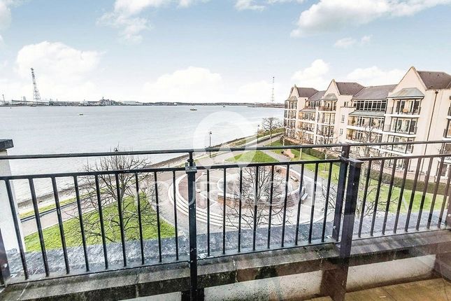 Flat to rent in The Boulevard, Greenhithe, Kent