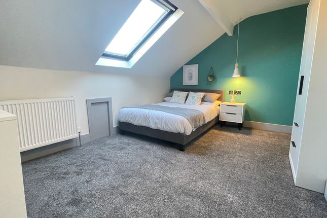 Room to rent in Salisbury Grove, Armley, Leeds LS12