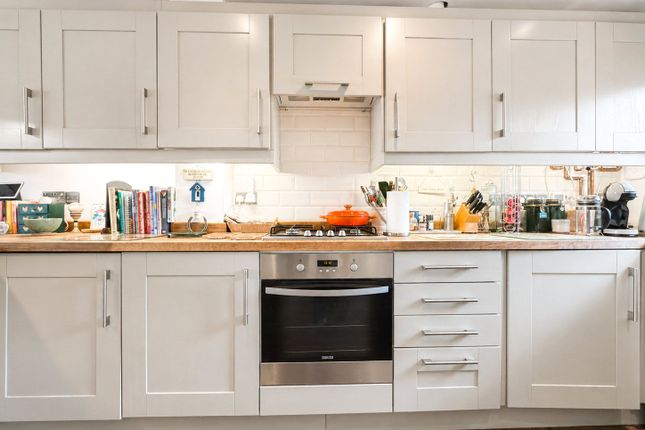 7, Pengilly Road, Farnham photo 2