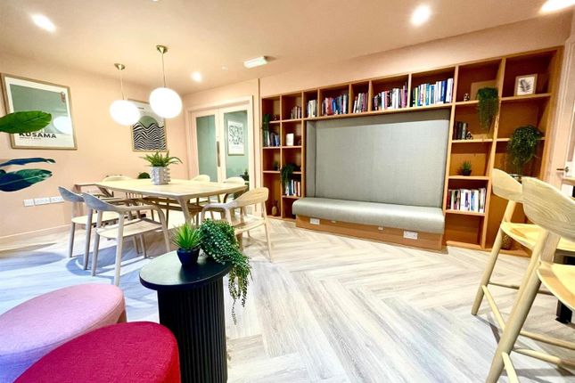 Studio flat on S70X, Blandford Square, Newcastle, £949/mo