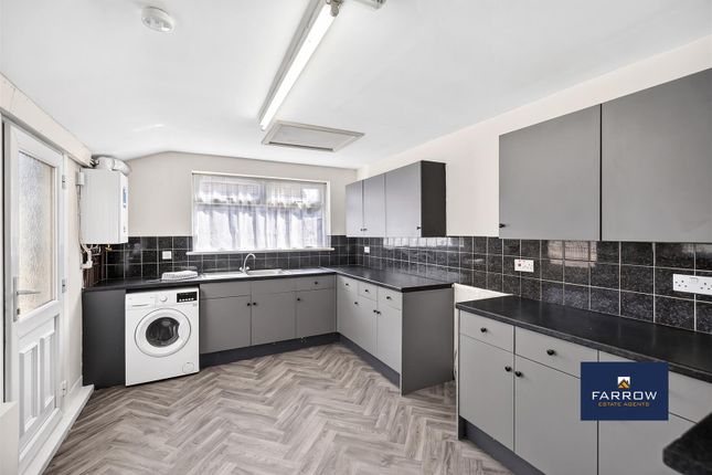 16, Algernon Street, Grimsby photo 4