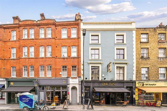 Flat to rent in Goodge Street, London