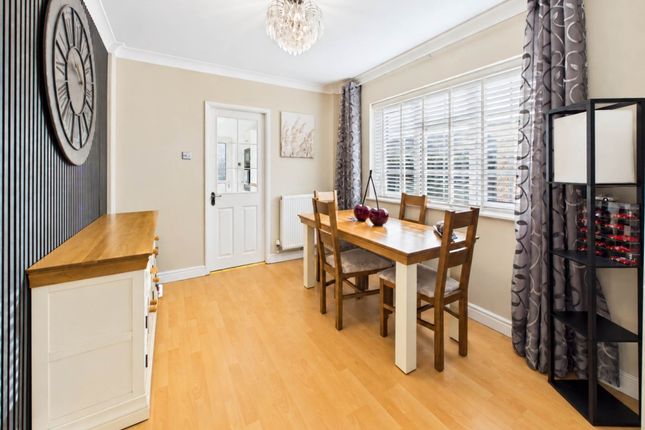 Whitehouse Close, Dunstable photo 4