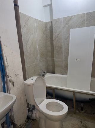 Coombe Farm, Oaks Road photo 4