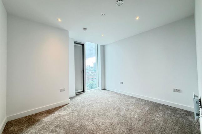 Flat 1305 Victoria Riverside, Crown View, 150 Dantzic Street, Manchester photo 4