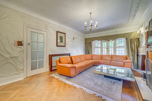 18, Crowstone Avenue, Westcliff-on-sea photo 4