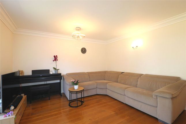 9, Orchard Close, Surrey photo 3