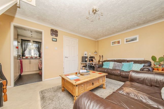 28, Aylward Close, Ipswich photo 3