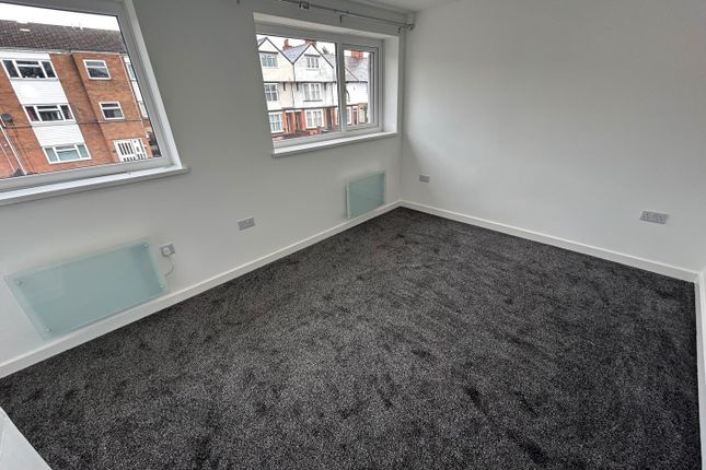 Flat to rent in Knighton Road, Leicester