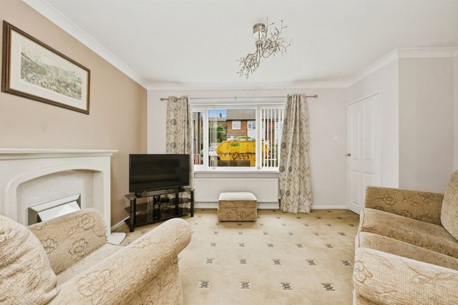 18, Brentwood Close, Batley photo 4