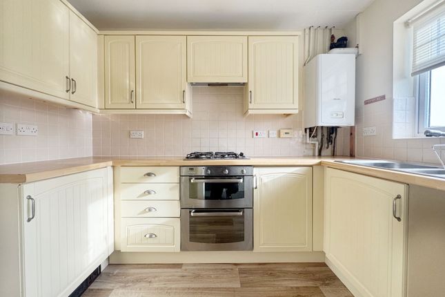 10, Holly Close, Newton Abbot photo 2