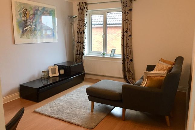 2, Greenfield Court, Leeds photo 2